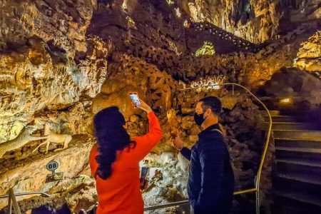 Biggest caves in Portugal and Fatima Full-day private tour from Lisbon