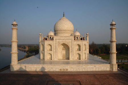 Sunset Tour of Taj Mahal Agra From Delhi by Private Vehicle.