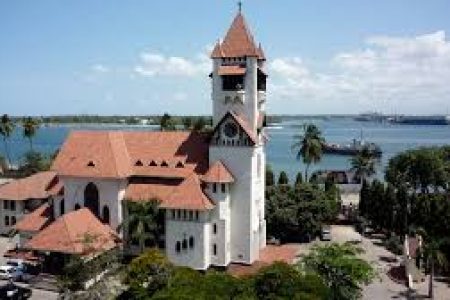 Mother’s Day 2026: A Tanzanian Celebration – Safari, Beach, and City Delights! (Mid-Range Budget)